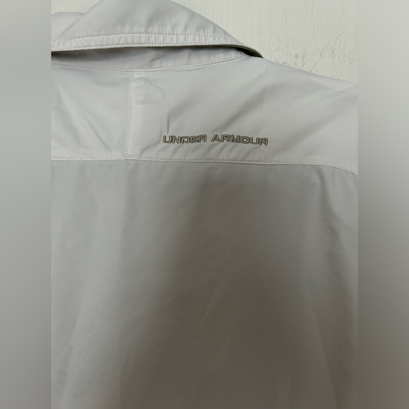 Under Armour White Button down men’s Heatgear Shirt with Wind flow design Size L - Picture 4 of 7